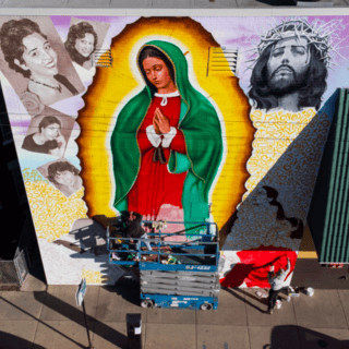 Tapatío restaura el mural de la Guadalupana en La Villita