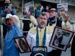 Fanáticos dan el último adiós a Vicente Fernández, que murió hoy domingo. EL INFORMADOR / G. Gallo
