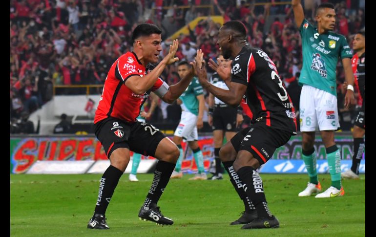 SE ROMPIÓ LA SEQUÍA. Tuvieron que pasar 70 años, 7 meses y 19 días para que el Atlas volviera a coronarse campeón del futbol mexicano. IMAGO7