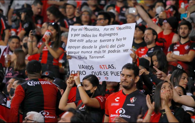 POR ELLOS. Guadalajara no duerme, Guadalajara festeja a sus rojinegros campeones del futbol mexicano y el milagro del que tanto habló Diego Cocca llegó. IMAGO7