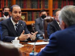 El líder del PAN, Marko Cortés, conversa con el secretario de Gobernación, Adán Augusto López. EFE/Partido Acción Nacional