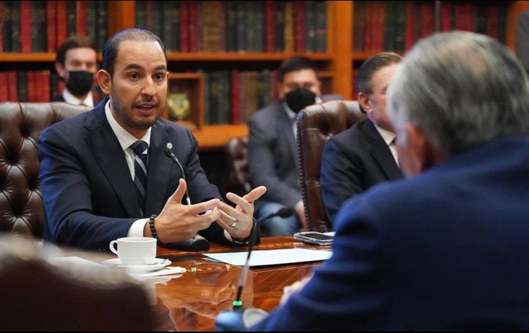 El líder del PAN, Marko Cortés, conversa con el secretario de Gobernación, Adán Augusto López. EFE/Partido Acción Nacional