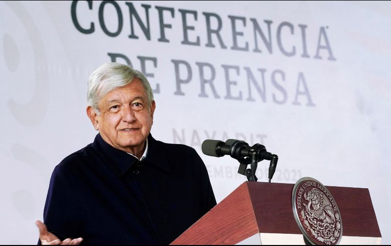 AMLO informó que al término de aplicación de la vacuna contra el COVID-19 de refuerzo para los mayores de 60 años y más se continuará con personal de salud y maestros. EFE / ARCHIVO