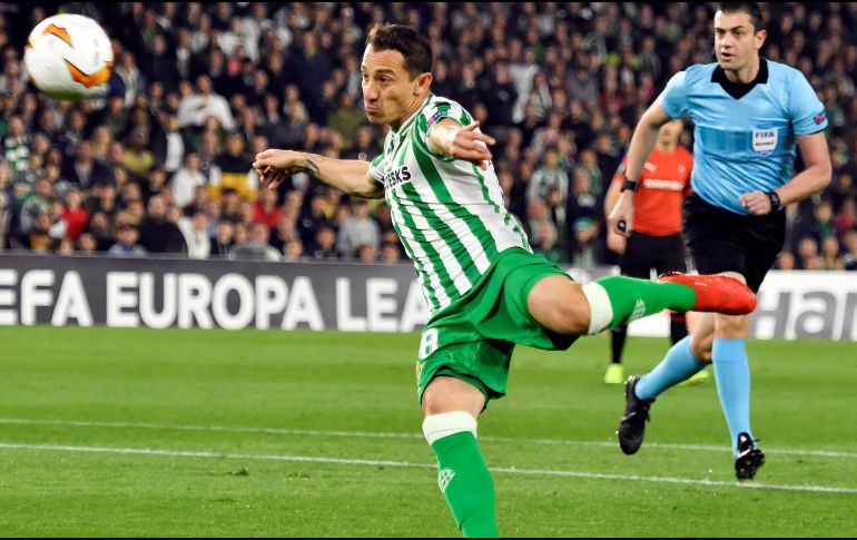 Guardado es uno de los futbolistas mexicanos con mayor trayectoria en Europa, actualmente milita en el Real Betis. EFE / ARCHIVO