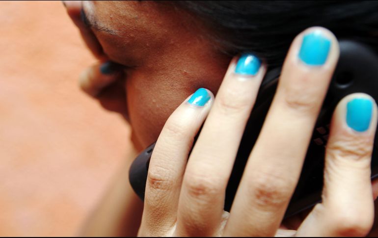 A partir de llamadas falsas y mensajes, los delincuentes engañan a sus víctimas y les roban su dinero, ya sean el aguinaldo 2021 u otra clase de ahorros, con la excusa de que son un familiar que llega de lejos. EL INFORMADOR / ARCHIVO