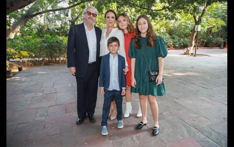 Javier Rivera, Karina Orendain, Javier Octavio Rivera, Antonella Rivera y Andrea Rivera.GENTE BIEN JALISCO/TONY MARTÍNEZ