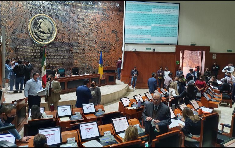 En la misma sesión, se guardó un minuto de silencio en memoria del exgobernador Jorge Aristóteles Sandoval Díaz. EL INFORMADOR/R. Rivas