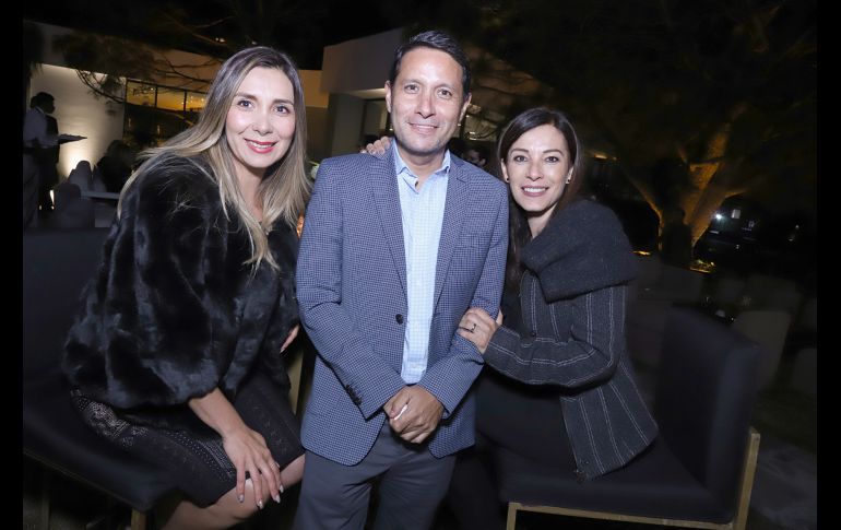 Sandra Loredo, Aarón Hernández y Elia Gutiérrez. GENTE BIEN JALISCO/ CLAUDIO JIMENO