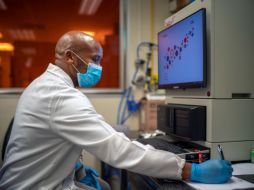 Expertos alertan que la variante ómicron se está expandiendo 