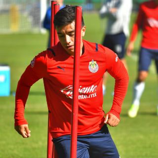 ¡Le da coraje! Jugador de Chivas reacciona al título del Atlas