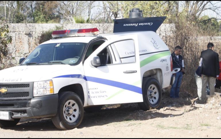 Asistieron peritos del Instituto Jalisciense de Ciencias Forenses (IJCF) quienes recabaron indicios y levantaron el cuerpo. EL INFORMADOR/ARCHIVO