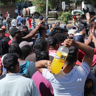 Representantes de migrantes piden apoyo para su regularización
