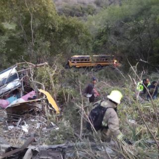 Seguridad en Jalisco: Accidente carretero en Sayula deja al menos 27 lesionados