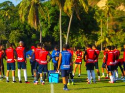 Chivas continúa con su pretemporada en Barra de Navidad, sin sumar ningún refuerzo. TWITTER/@Chivas