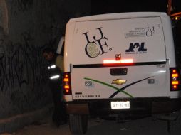 Peritos del Instituto Jalisciense de Ciencias Forenses (IJCF) recabaron indicios y trasladaron el cuerpo a sus instalaciones para realizar la autopsia de ley correspondiente. EL INFORMADOR/ARCHIVO