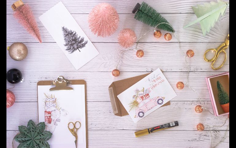 Lo más emotivo en un árbol de Navidad son las cartas que los niños escriben llenos de ilusión / Photo by Visual Stories on Unsplash