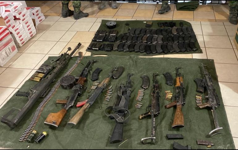 Las autoridades decomisaron armamento pesado a los sujetos implicados. CORTESÍA/FGR