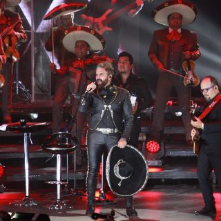 "Celebremos su vida": Alejandro Fernández dedica velada a "Chente"