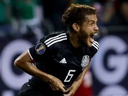 TRADICIÓN. Jonathan dos Santos, al igual que su padre y su hermano, estaría cerca de enfundarse la playera de las Águilas del América. AFP/ARCHIVO