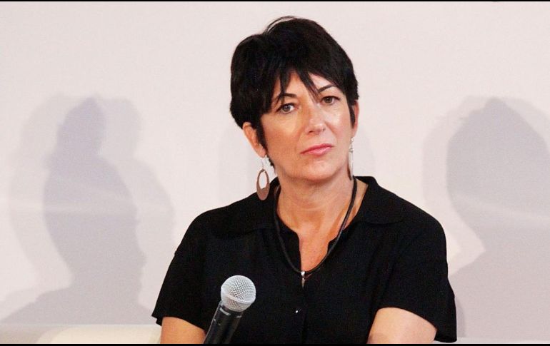 Ghislaine Maxwell está acusada de reclutar a muchachas menores para que Jeffrey Epstein pudiera abusar de ellas. AFP / ARCHIVO