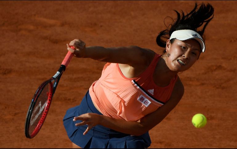 Peng Shuai mantuvo una videollamada con Thomas Bach, presidente del Comité Olímpico Internacional (COI), en la que informó que estaba bien y que se encontraba en Pekín, insistiendo una vez más en que se respetase su privacidad. AFP/E. Feferberg