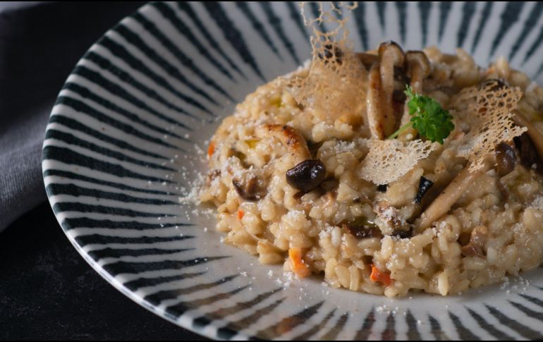 El risotto es un platillo proveniente de Italia, cuyo ingrediente principal es el arroz. ESPECIAL/Photo by Max Griss on Unsplash
