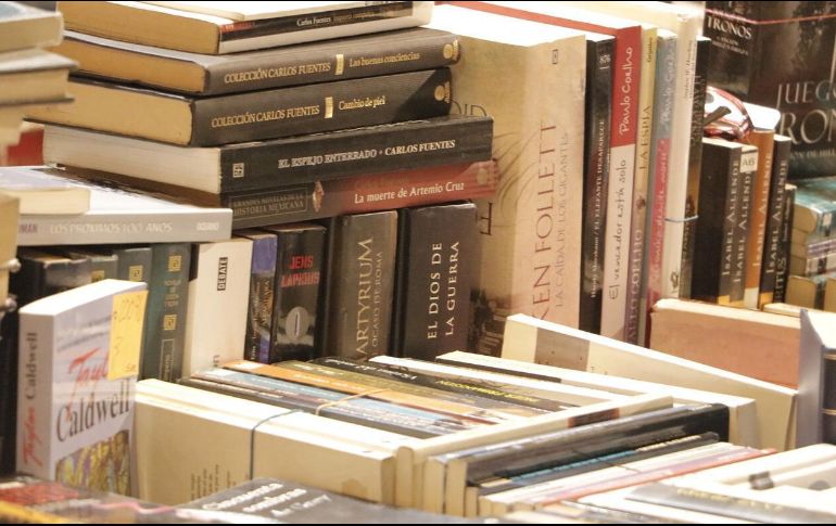 Un libro siempre es un buen regalo en estas fiestas decembrinas. El INFORMAOR / ARCHIVO