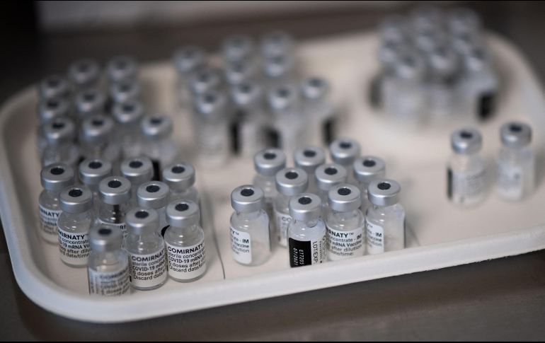 López-Gatell informó que México ocupa el lugar número siete a nivel mundial en el número de dosis aplicadas contra el COVID. AFP / ARCHIVO