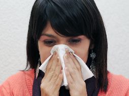 Escurrimiento nasal y estornudos pueden ser síntomas de ómicron. EL INFORMADOR/ARCHIVOS