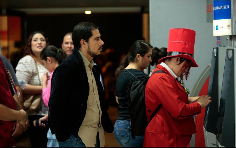El trabajador contará con un año a partir del 20 de diciembre para reclamar el pago del aguinaldo. EL INFORMADOR / ARCHIVO