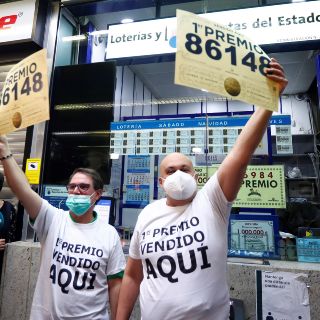 Lotería de Navidad reparte millones en España