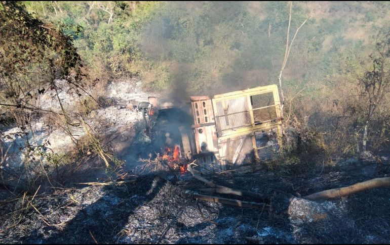 El vehículo no traía carga y hasta el momento la UEPCBJ solamente reportó una víctima por el percance. CORTESÍA/PC JALISCO