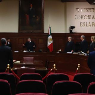 Ordenan al INE no posponer revocación de mandato de AMLO