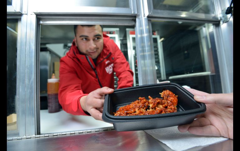 Un joven no estuvo de acuerdo con que su familia metiera de contrabando tortillas para acompañar su pollo frito. AP / ARCHIVO