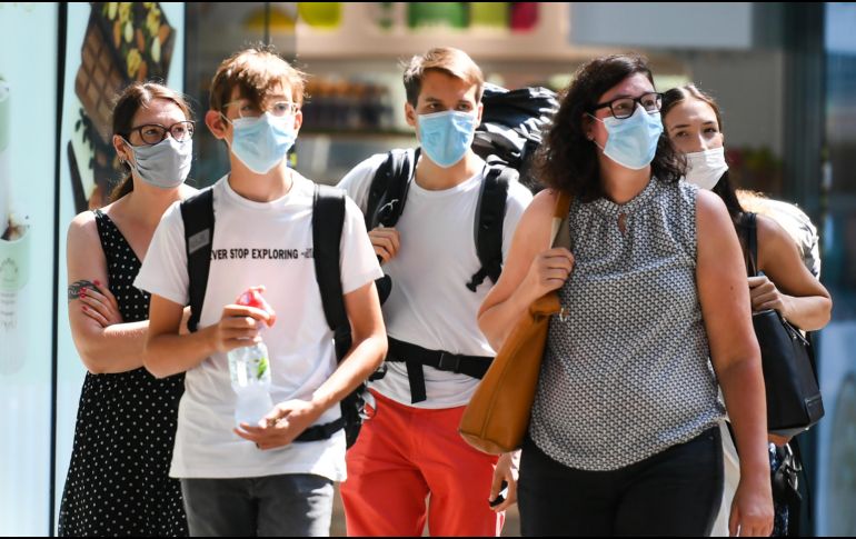 Se seguirá con la aplicación de las medidas preventivas vigentes como el uso de cubrebocas, la aplicación de gel antibacterial, distanciamiento de persona a persona y la toma de temperatura. XINHUA/ARCHIVO