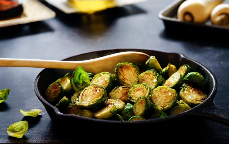 Coles de bruselas horneadas. ESPECIAL/Photo by Sebastian Coman Photography on Unsplash.