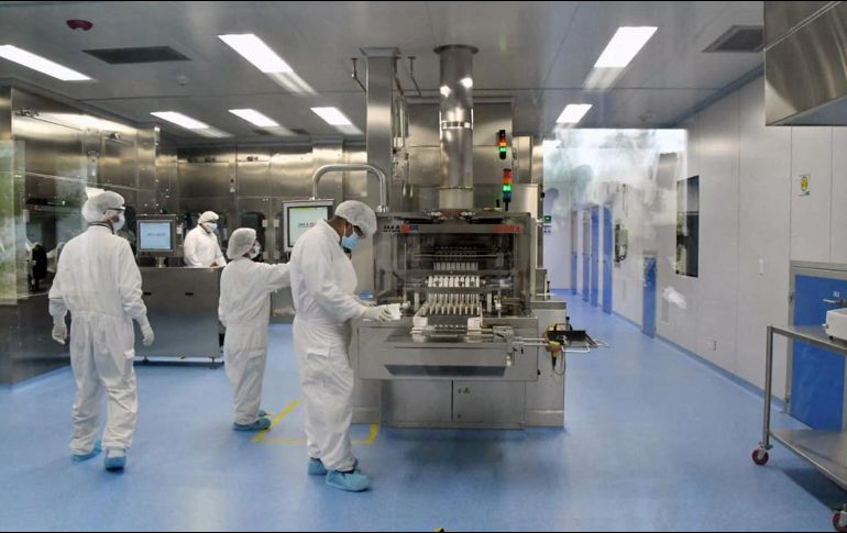 La vacuna de AstraZeneca está basada en un vector adenoviral recombinante que codifica el antígeno de la proteína spike del virus SARS-CoV-2. AFP/Secretaría de Relaciones Exteriores