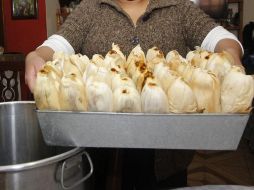 Si las personas ya tienen alguna enfermedad, como diabetes o hipertensión, la alimentación decembrina rica en calorías, complica más estos padecimientos. NTX / ARCHIVO