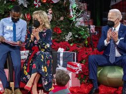 Gran Acción. Joe y Jill Biden se dieron cita en un hospital pediátrico y llevaron obsequios. EFE