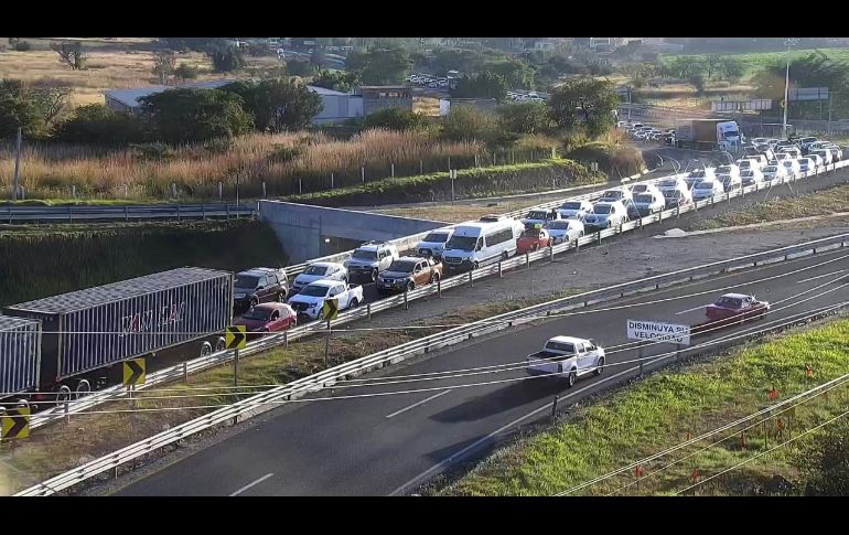 El accidente provoca largas filas en la carretera a Morelia. TWITTER/GobTlajomulco
