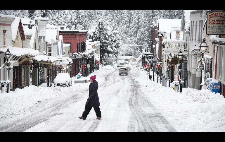 La tormenta ha tumbado árboles y líneas de transmisión eléctrica, dejando a miles de personas sin electricidad. AP/E. Funez