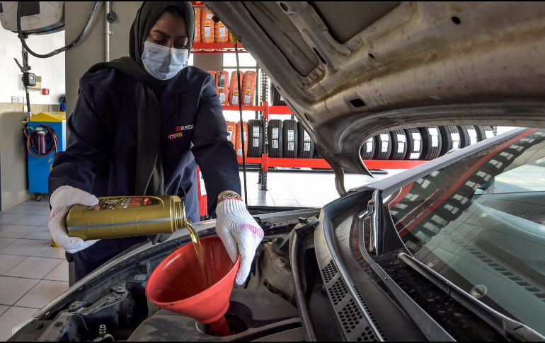 La perspectiva de la oferta se mantiene estable con la próxima reunión de la OPEP+ a principios de enero. AFP/A. Hilabi
