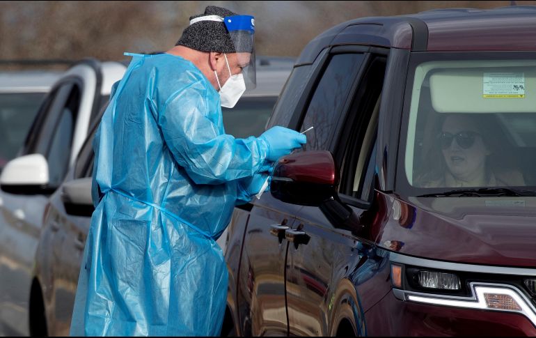 Los casos de COVID en Estados Unidos se han acelerado y aumentaron un 66 % en la última semana. EFE/M. Reynolds