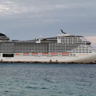 COVID: Pasajeros de crucero con brote de contagios bajan en Guaymas