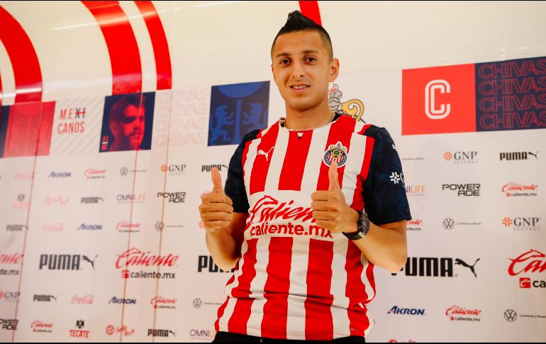 ILUSIONADO. Alvarado se dijo comprometido con el equipo rojiblanco, y no tuvo problema para mencionar a una de las mayores glorias de la institución tapatía. EL INFORMADOR/G. Gallo