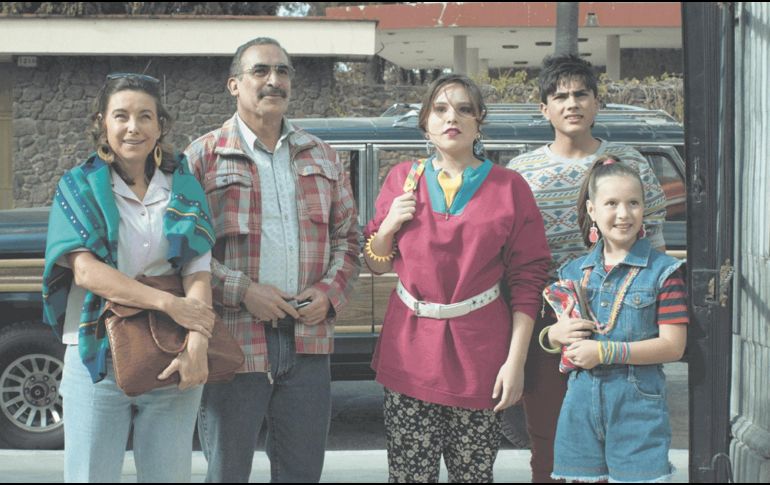 A la izquierda, la actriz Dominika Paleta, quien protagoniza la cinta “Karem, la posesión”. ESPECIAL/Videocine