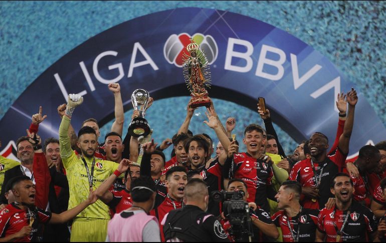 Fueron 70 años, 7 meses y 19 días los que se esperaron para que Atlas volviera a ser campeón, es decir, la afición que alienta al equipo en las buenas y las malas aguantó 25 mil 802 días para el segundo título. EFE / ARCHIVO