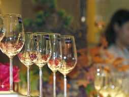 Las copas son un detalle imprescindible en la celebración de Año Nuevo. EFE / ARCHIVO