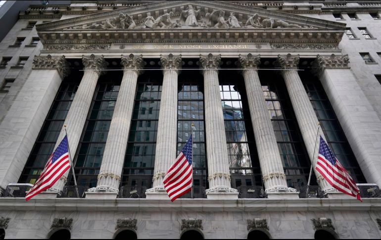 La mayoría de sectores cerraron este miércoles en verde, encabezados por el inmobiliario y el sanitario. AP/ARCHIVO