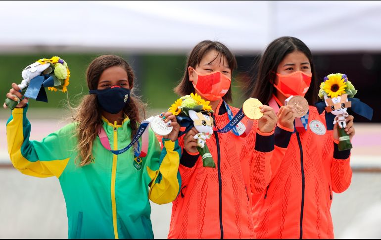 NIÑAS DE ORO. Momiji Nishiya (13 años), la brasileña Rayssa Leal, con la misma edad, y la también nipona Funa Nakayama (16) formaron el podio más joven de la historia. EFE/ARCHIVO